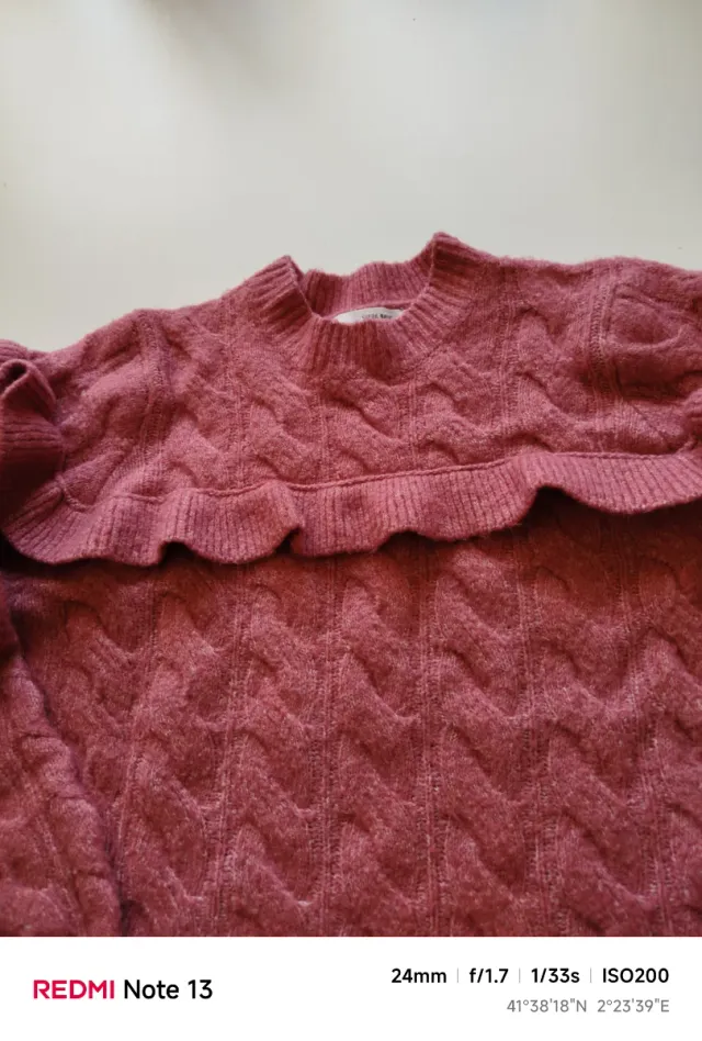 Maglione da donna rosa con volant
