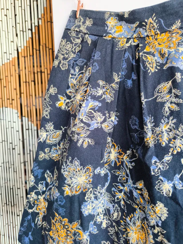 Falda Stradivarius Estampada Talla XS