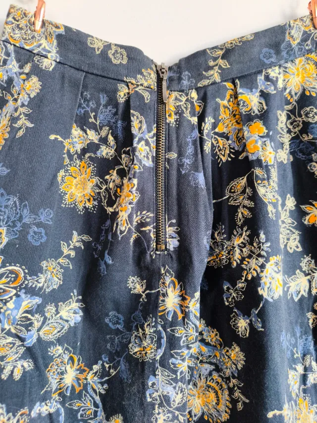 Falda Stradivarius Estampada Talla XS