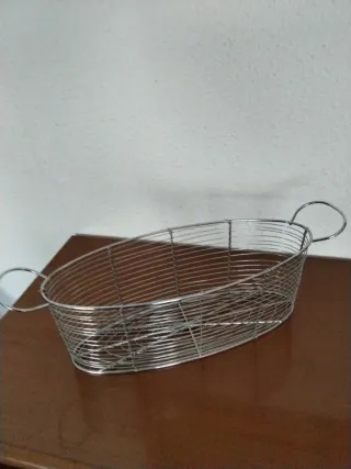 Cestilla de hierro cromado con asas