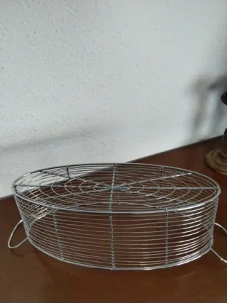 Cestilla de hierro cromado con asas