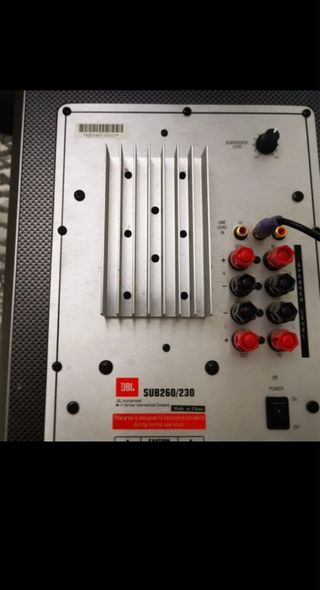 Subwoofer JBL Negro y Plateadoi sub 260/230