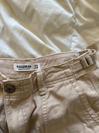 Pantalón cargo corto beige ajustable