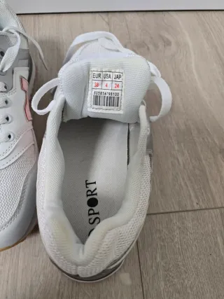 Playeras de mujer blancas y rosas