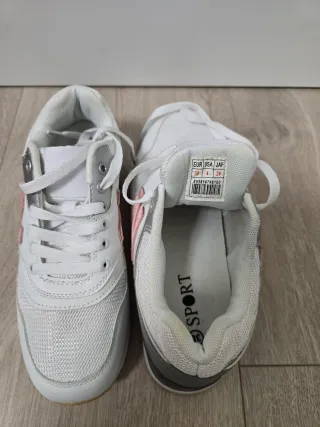 Playeras de mujer blancas y rosas