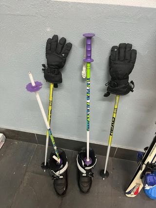 Pack Esquí: Botas, Esquís, Bastones, Casco, Guante