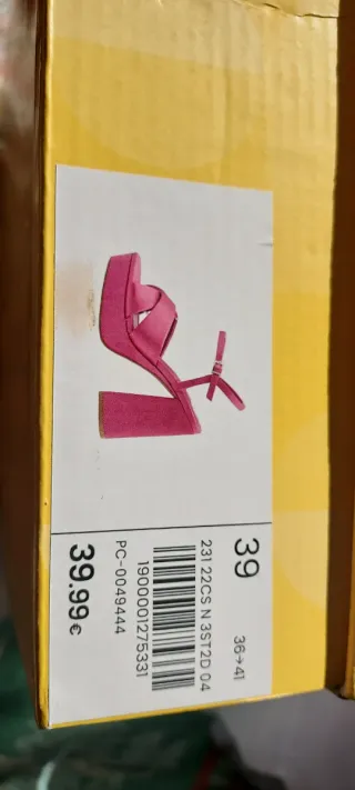 Sandalias plataforma/ tacón, en raso