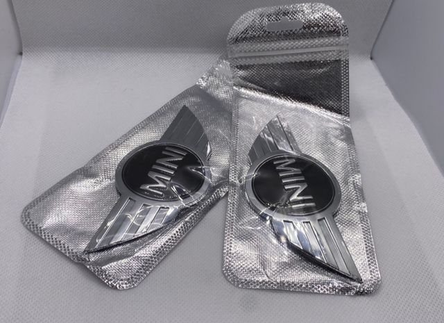 1X INSIGNIA COOPER MINI DESPIECE LOGO