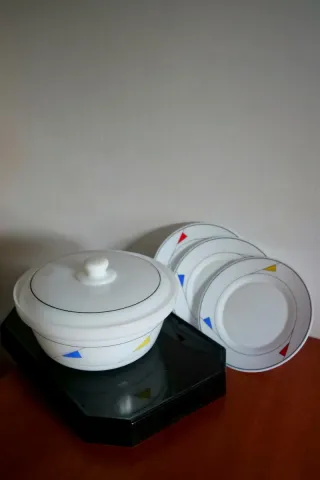 Sopera Arcopal Vidrio Opal con Tapa + 3 Platos