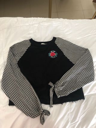 Camisa negra con mangas de cuadros(solo recoger)