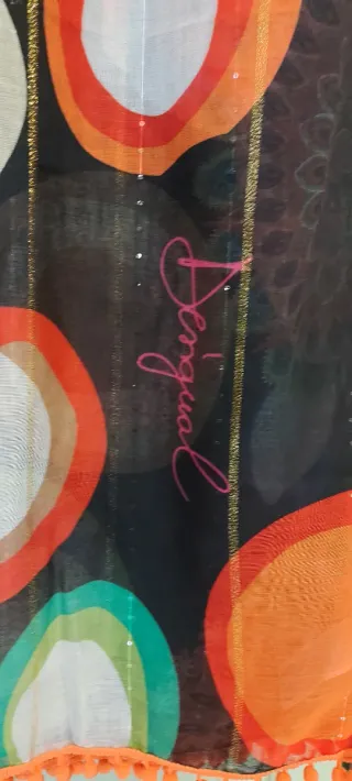 Foulard Desigual Multicolor su sfondo nero
