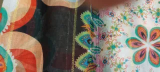 Foulard Desigual Multicolor su sfondo nero