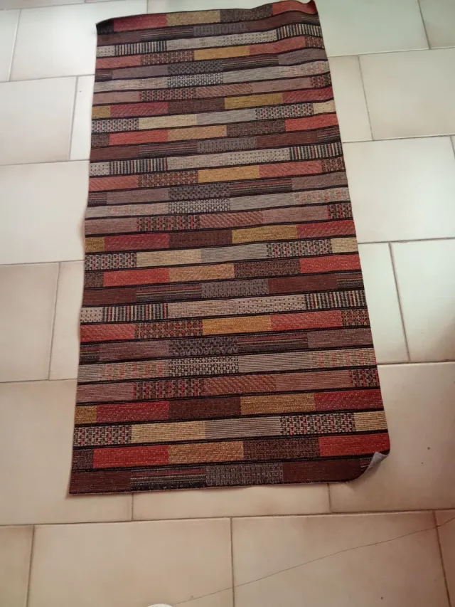 Tappeto tessuto fantasia geometrica