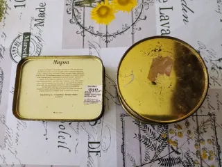 Coppia di antiche scatole in latta vintage