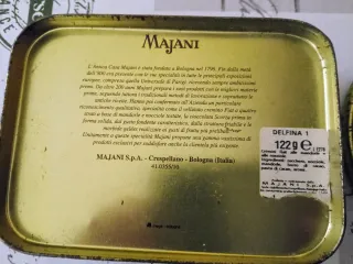 Coppia di antiche scatole in latta vintage