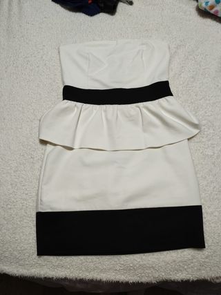 Vestido tubo blanco con volante