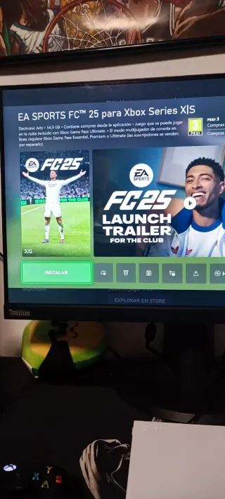 Xbox Series S senza controller con giochi dettagliati