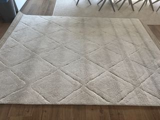 Tappeto beige a pelo con rombi. 240cm x 330cm.
