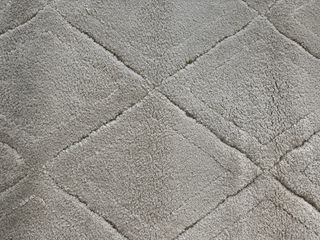 Tappeto beige a pelo con rombi. 240cm x 330cm.