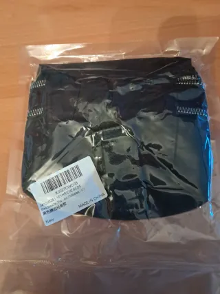 Riñonera Negra con Cremalleras