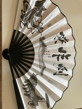 Abanico de papel decorado