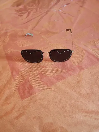 Occhiali da sole Marc Jacobs Cuore di design a meno