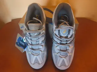 Zapatillas ASICS Plata/Gris Talla 42.5