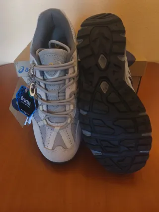 Zapatillas ASICS Plata/Gris Talla 42.5