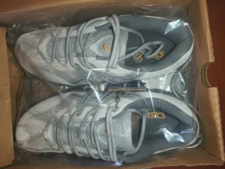 Zapatillas ASICS Plata/Gris Talla 42.5