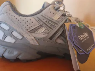 Zapatillas ASICS Plata/Gris Talla 42.5
