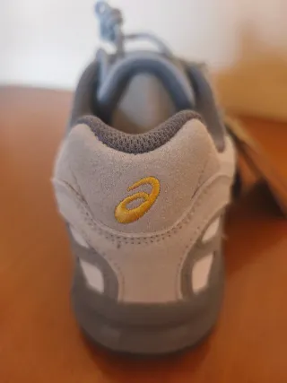 Zapatillas ASICS Plata/Gris Talla 42.5