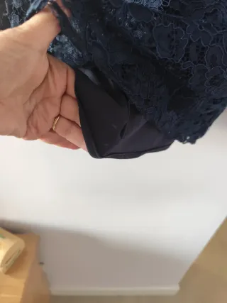 Blusa de encaje azul con cuello Peter Pan