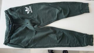Pantalón joggin Adidas verde