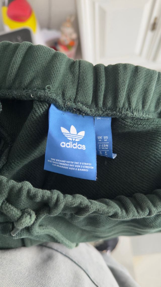 Pantalón joggin Adidas verde