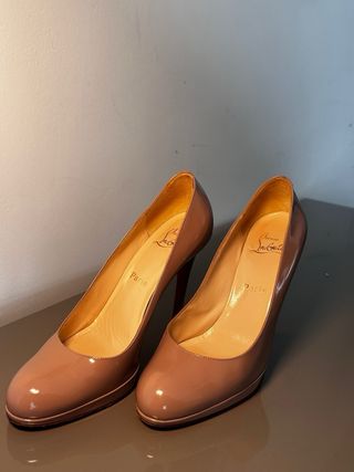 Tacones Christian Louboutin Beige