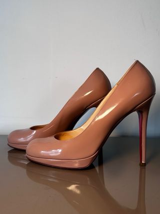 Tacones Christian Louboutin Beige
