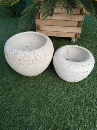 Vasi in ceramica e pietra