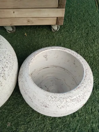 Vasi in ceramica e pietra