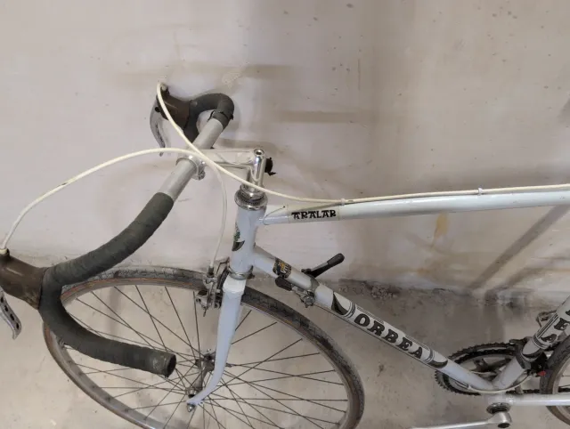 Bicicletta da strada Orbea classica bianca