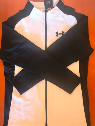 Sudadera Under Armour Blanca y Negra Deportiva