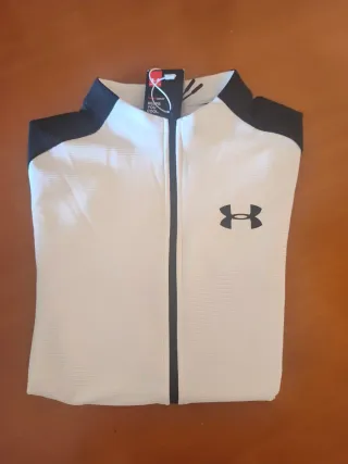 Sudadera Under Armour Blanca y Negra Deportiva