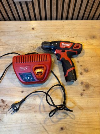 Taladro Milwaukee M12 BPD + Cargador