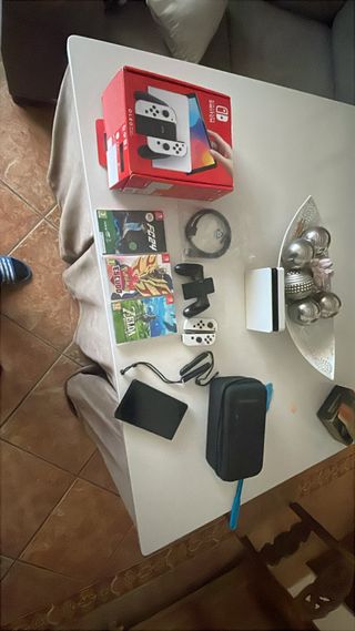 Nintendo Switch OLED Rossa e Bianca