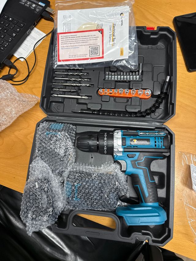 Caja de herramientas CONENTOOL con taladro