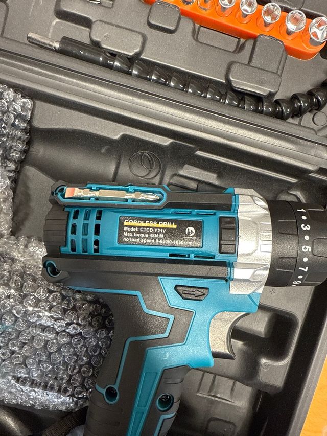 Caja de herramientas CONENTOOL con taladro