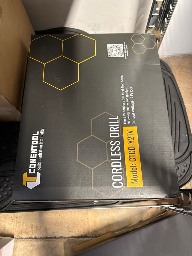 Caja de herramientas CONENTOOL con taladro