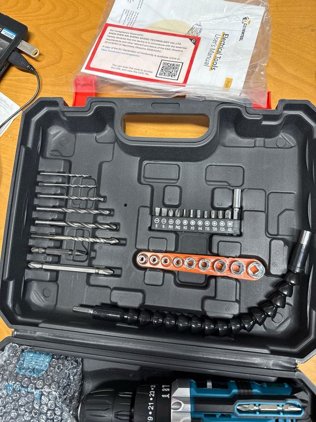 Caja de herramientas CONENTOOL con taladro