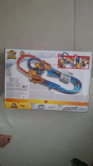 Hot Wheels Monster Trucks Scorpion Sting Raceway