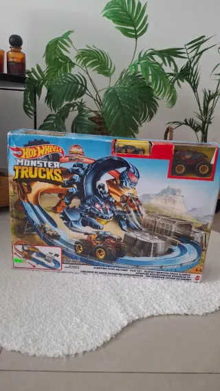 Hot Wheels Monster Trucks Scorpion Sting Raceway