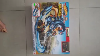 Hot Wheels Monster Trucks Scorpion Sting Raceway